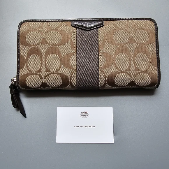 NWOT Coach Signature Brown and Tan Zip Around Wallet Clutch - Picture 2 of 10